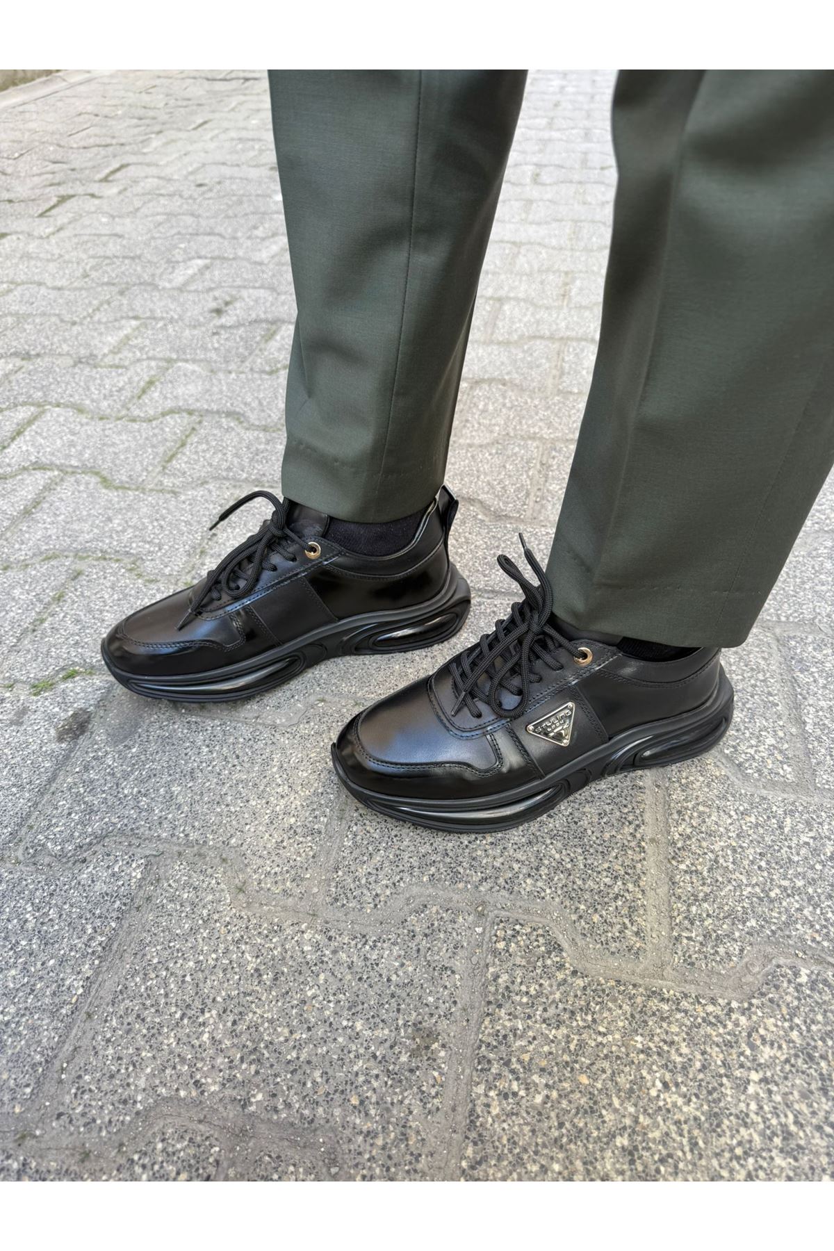 KONFORT TABAN DERİ SPOR AYAKKABI (SİYAH)